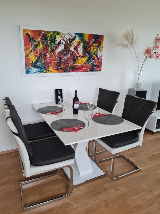 Prostorny 3 Pokojovy Apartman S Dvema Terasami Praag Buitenkant foto