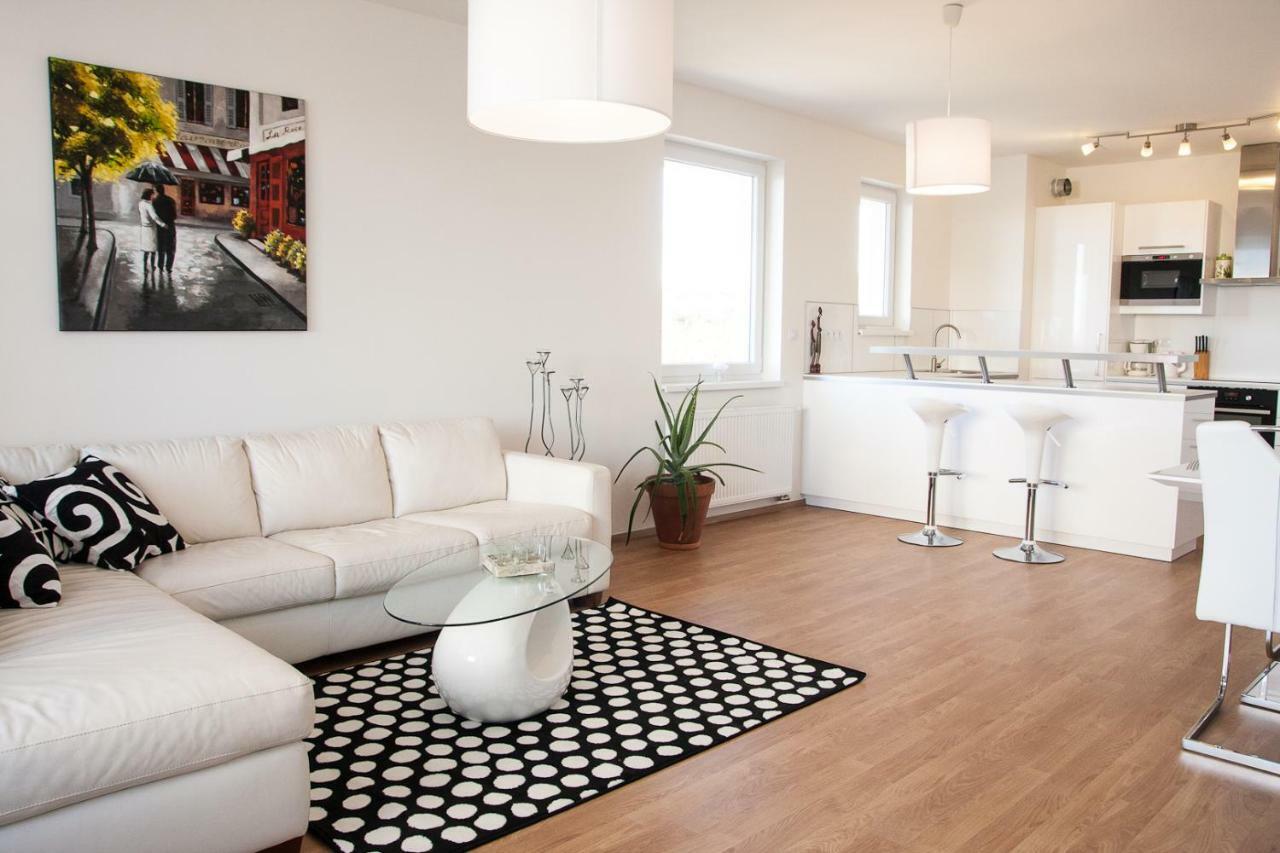 Prostorny 3 Pokojovy Apartman S Dvema Terasami Praag Buitenkant foto