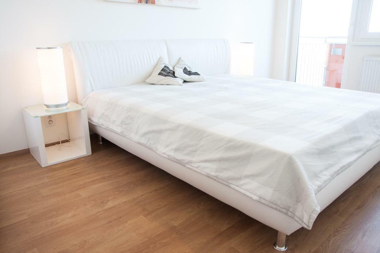 Prostorny 3 Pokojovy Apartman S Dvema Terasami Praag Buitenkant foto