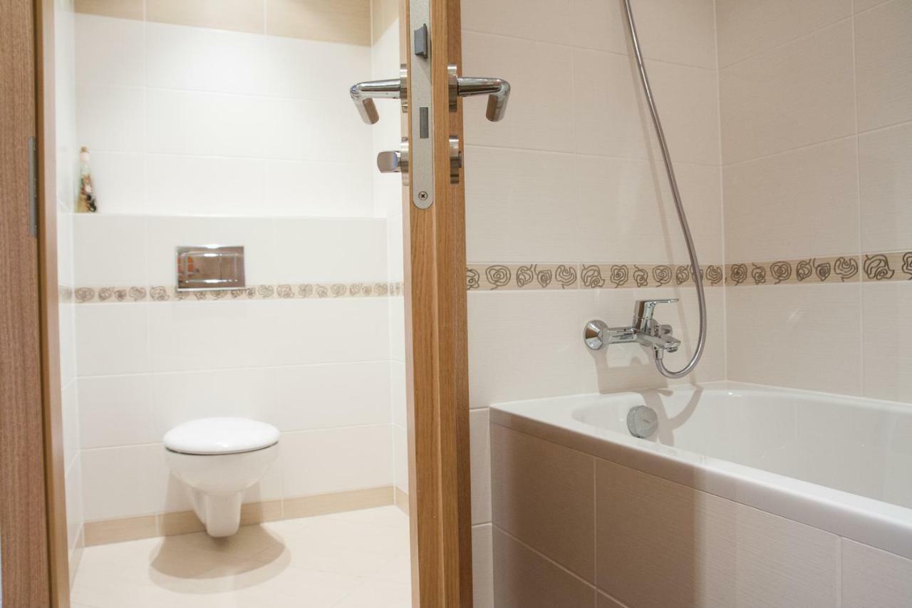 Prostorny 3 Pokojovy Apartman S Dvema Terasami Praag Buitenkant foto